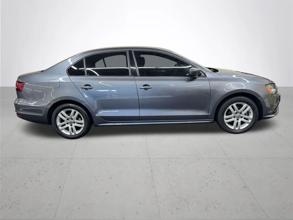 Used 2018 Gray Volkswagen 1.4T S image 8