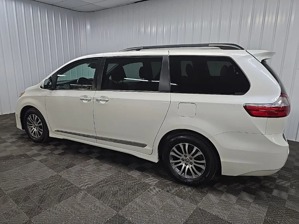 Used 2020 White Toyota XLE image 4