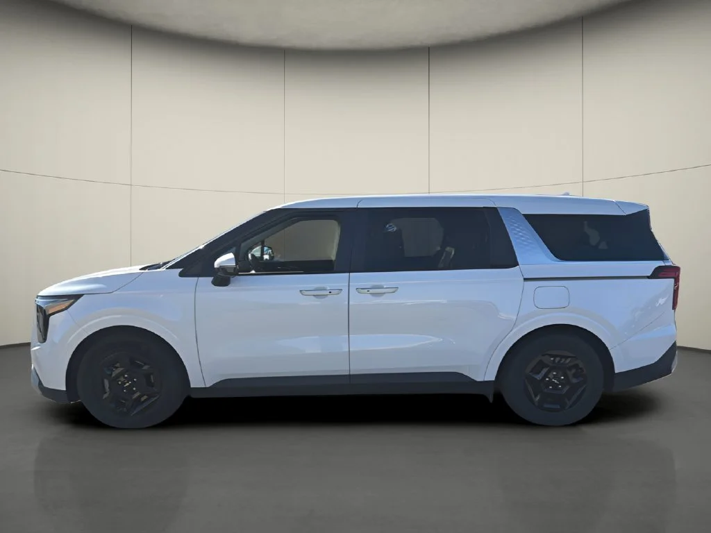Used 2025 White Kia LXS image 4