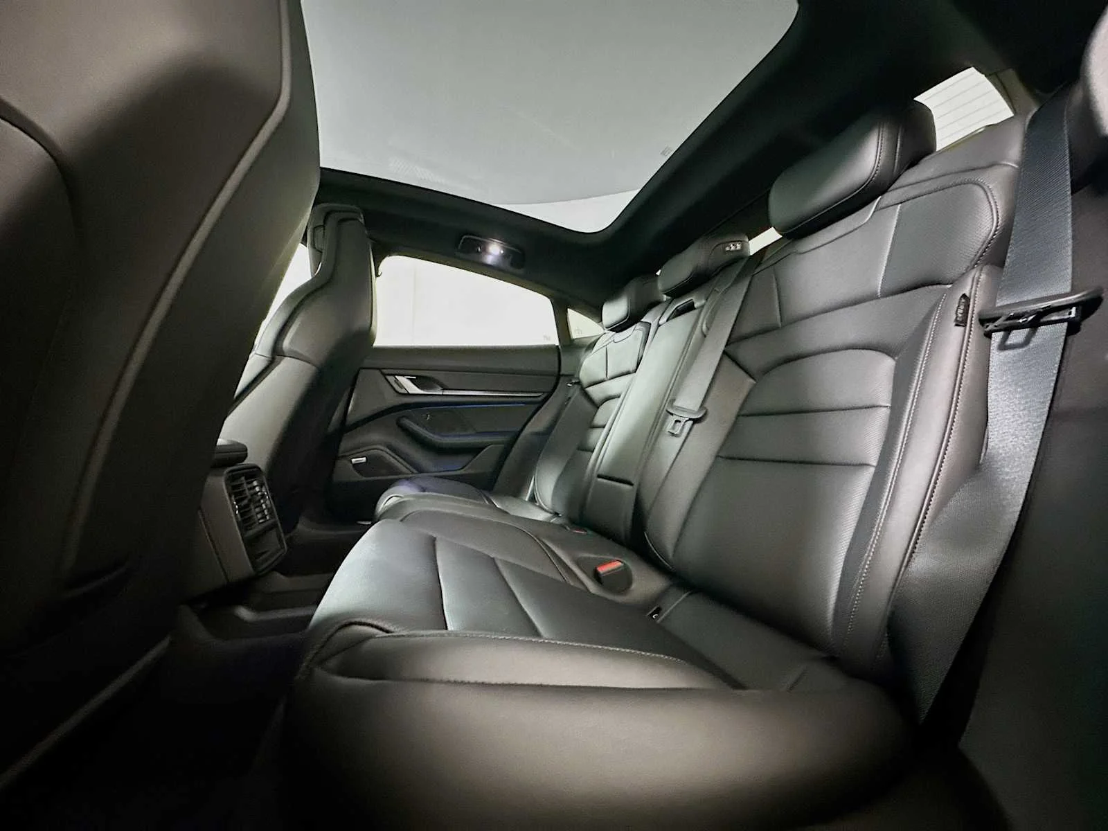 2025 Porsche Taycan Base - Photo 22