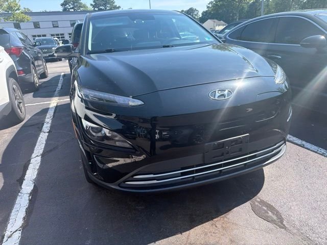 Used 2023 Ultra Black Hyundai SE image 2