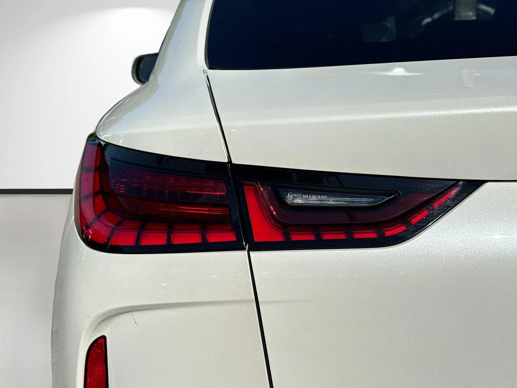 Used 2022 Majestic White INFINITI LUXE image 10