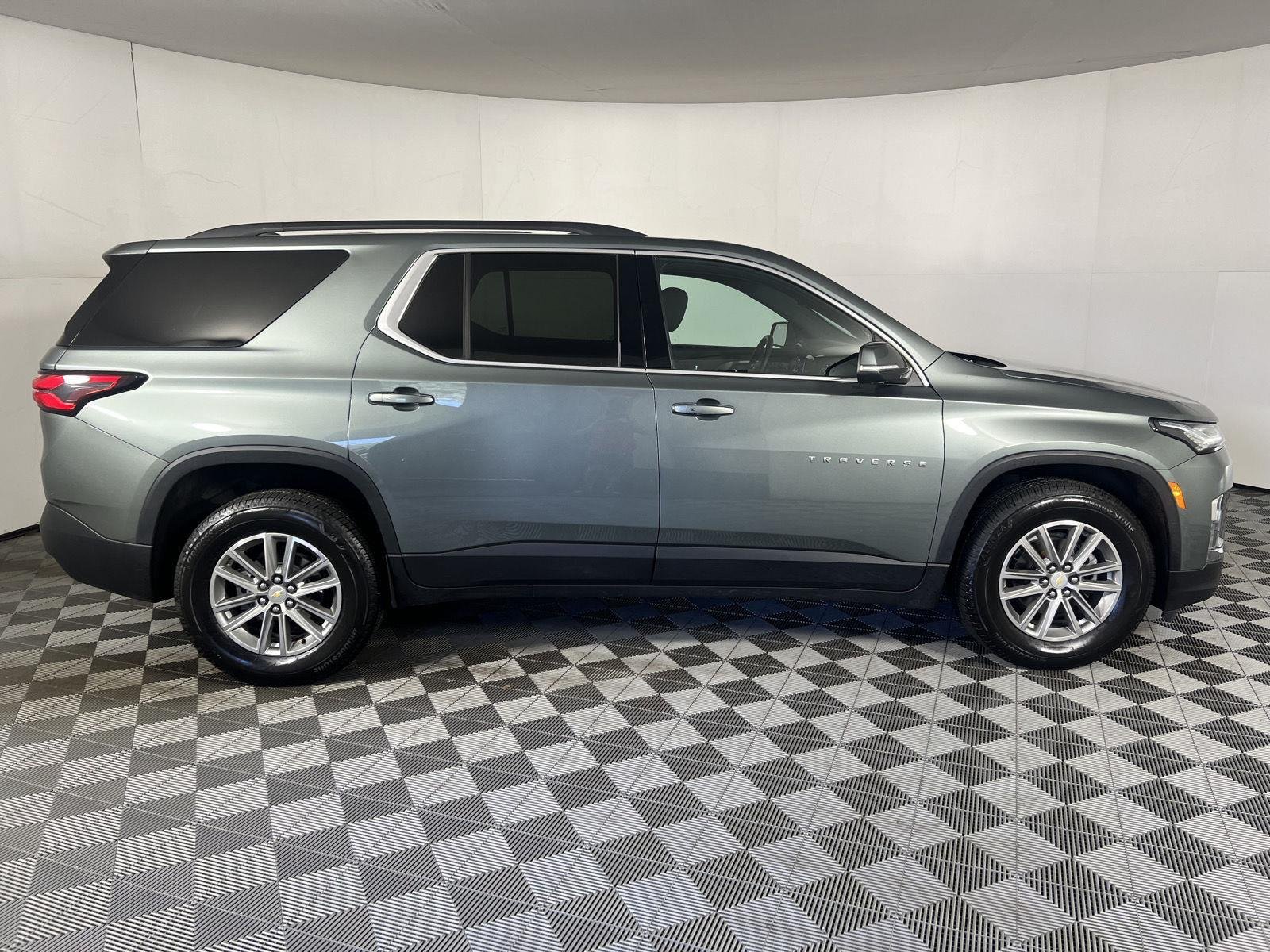 Used 2023 Silver Sage Chevrolet LT image 19
