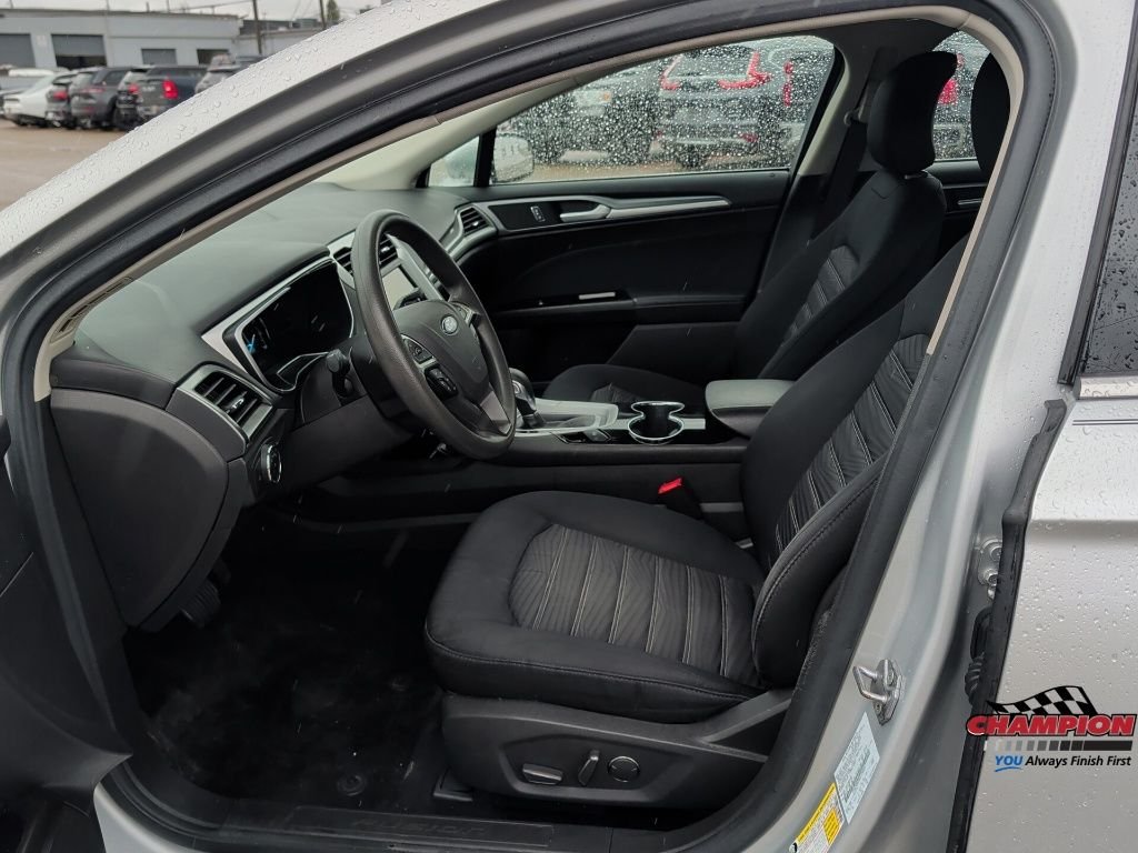 Used 2016 Silver Ford SE image 14