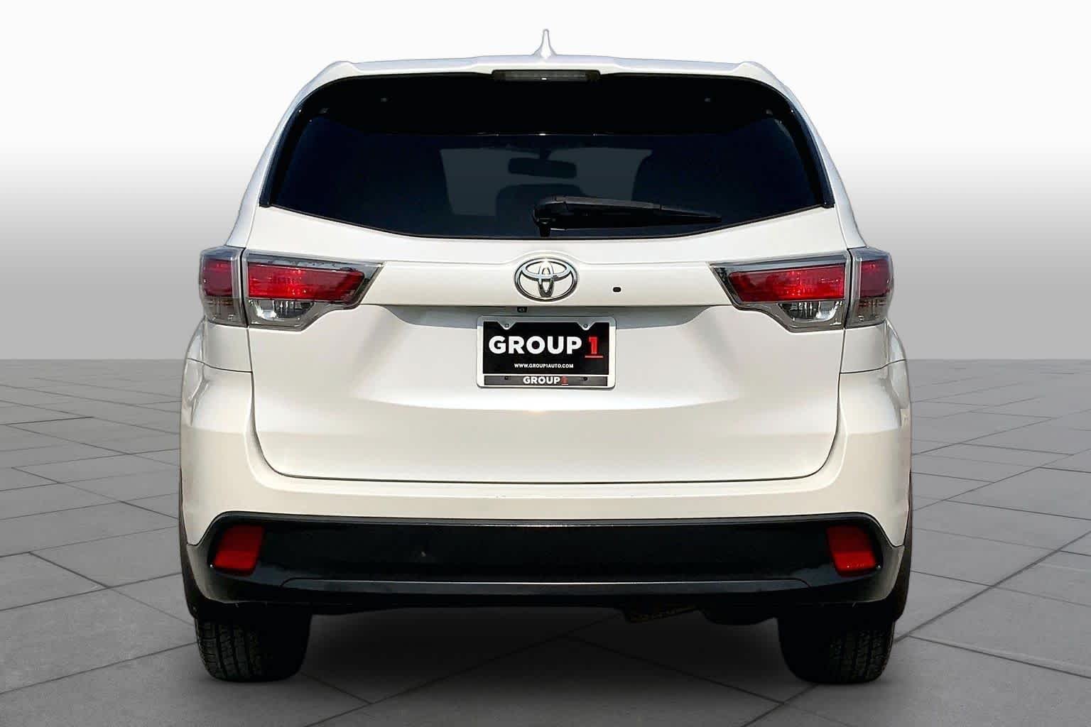 Used 2015 Blizzard Pearl Toyota LE Plus image 5