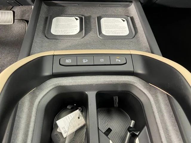 New 2027 White Kia EX image 23