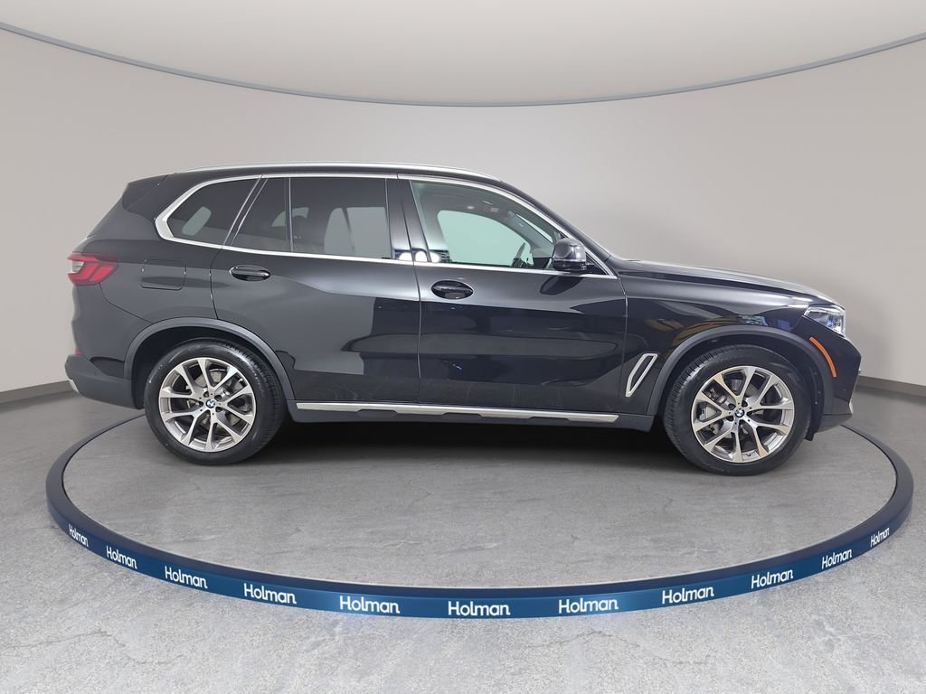 Used 2022 Black Sapphire Metallic BMW xDrive40i image 5