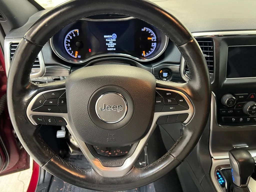 Used 2019 Red Jeep Laredo E image 18
