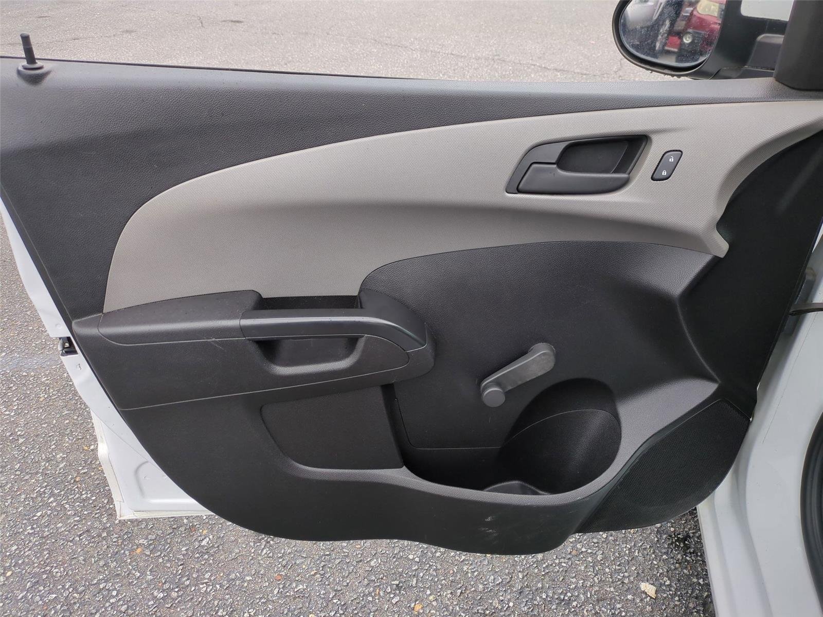 Used 2016 Summit White Chevrolet LS image 15