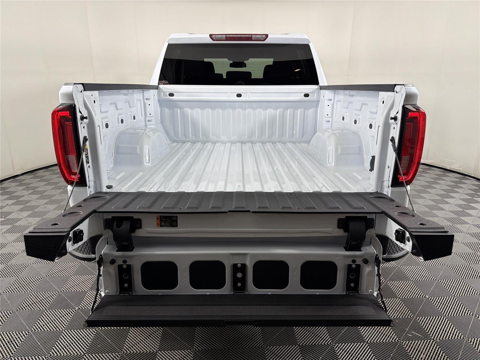 2026 GMC Sierra 1500 SLT - Photo 16
