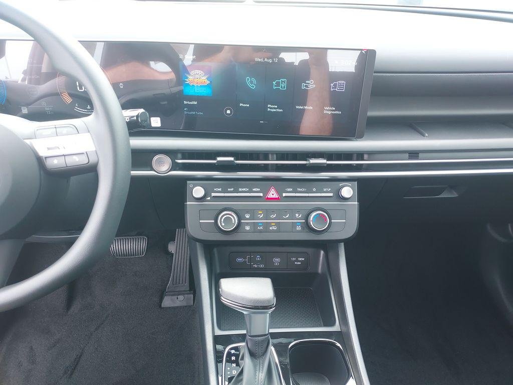 New 2026 White Hyundai SE FWD image 20