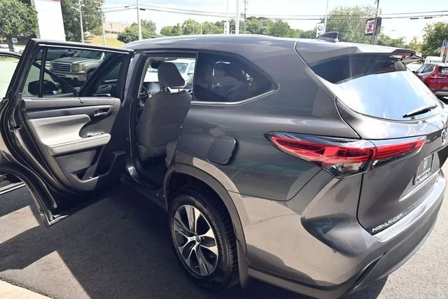 Used 2022 Gray Toyota XLE image 38