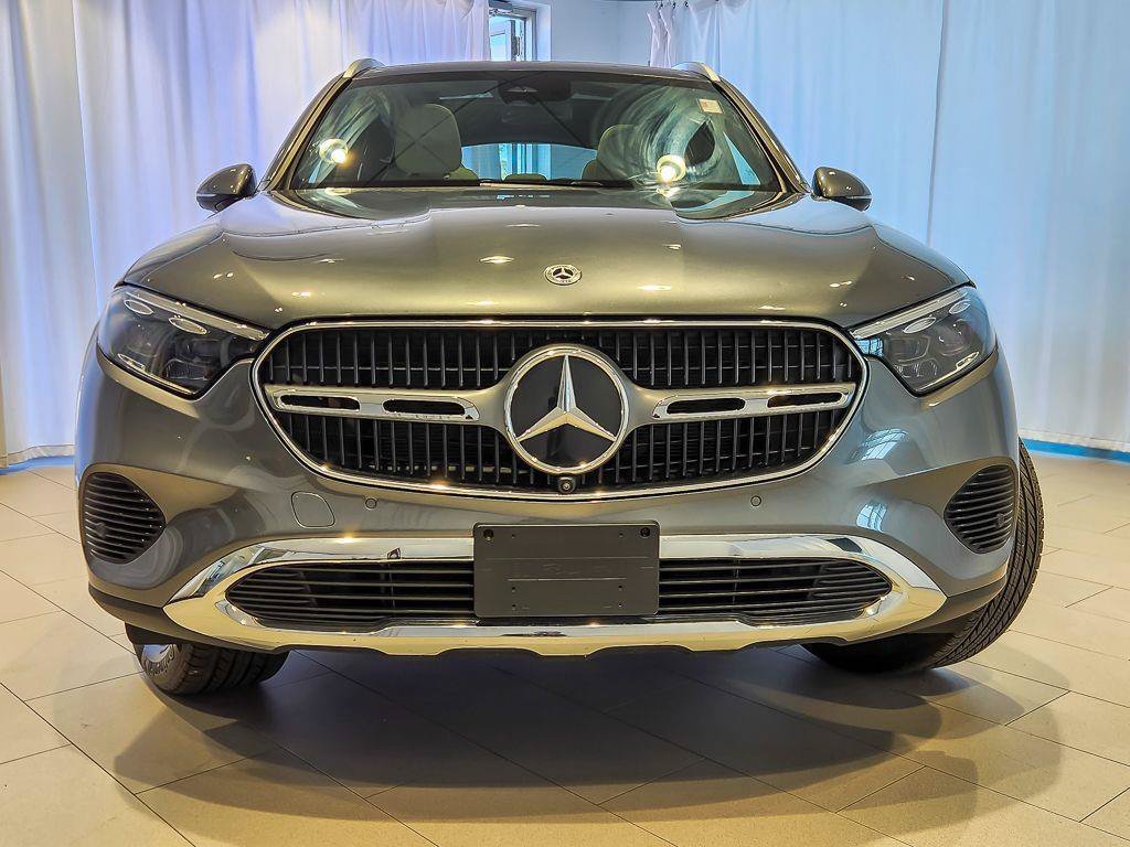 Used 2023 Selenite Gray Metallic Mercedes-Benz GLC 300 image 2