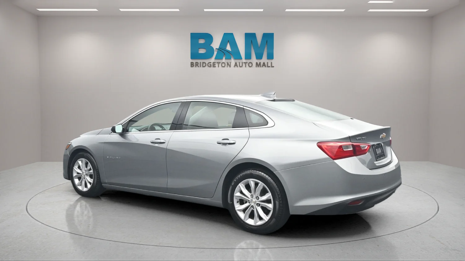 Used 2025 Sterling Gray Metallic Chevrolet 1LT image 4