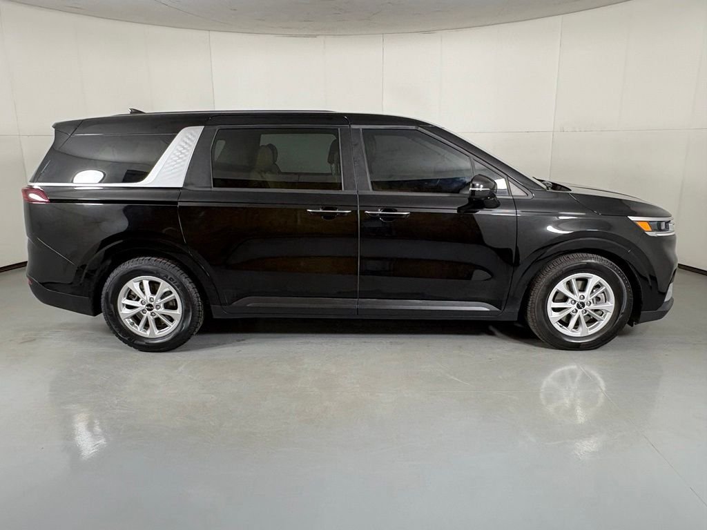 Used 2022 Black Kia LXS image 9