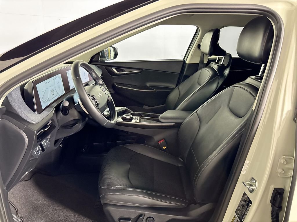 Used 2023 White Kia Wind image 11