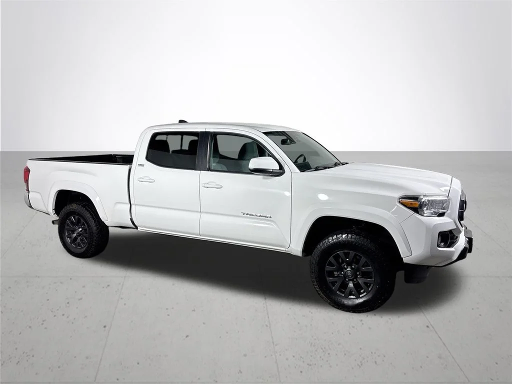 Used 2020 White Toyota SR5 image 4