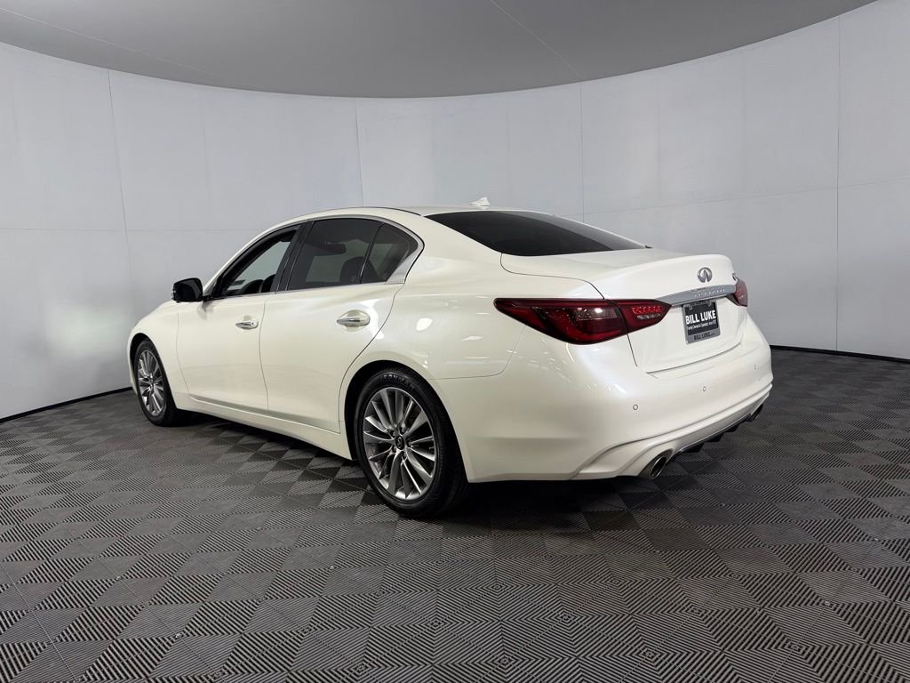 Used 2023 White INFINITI LUXE image 8