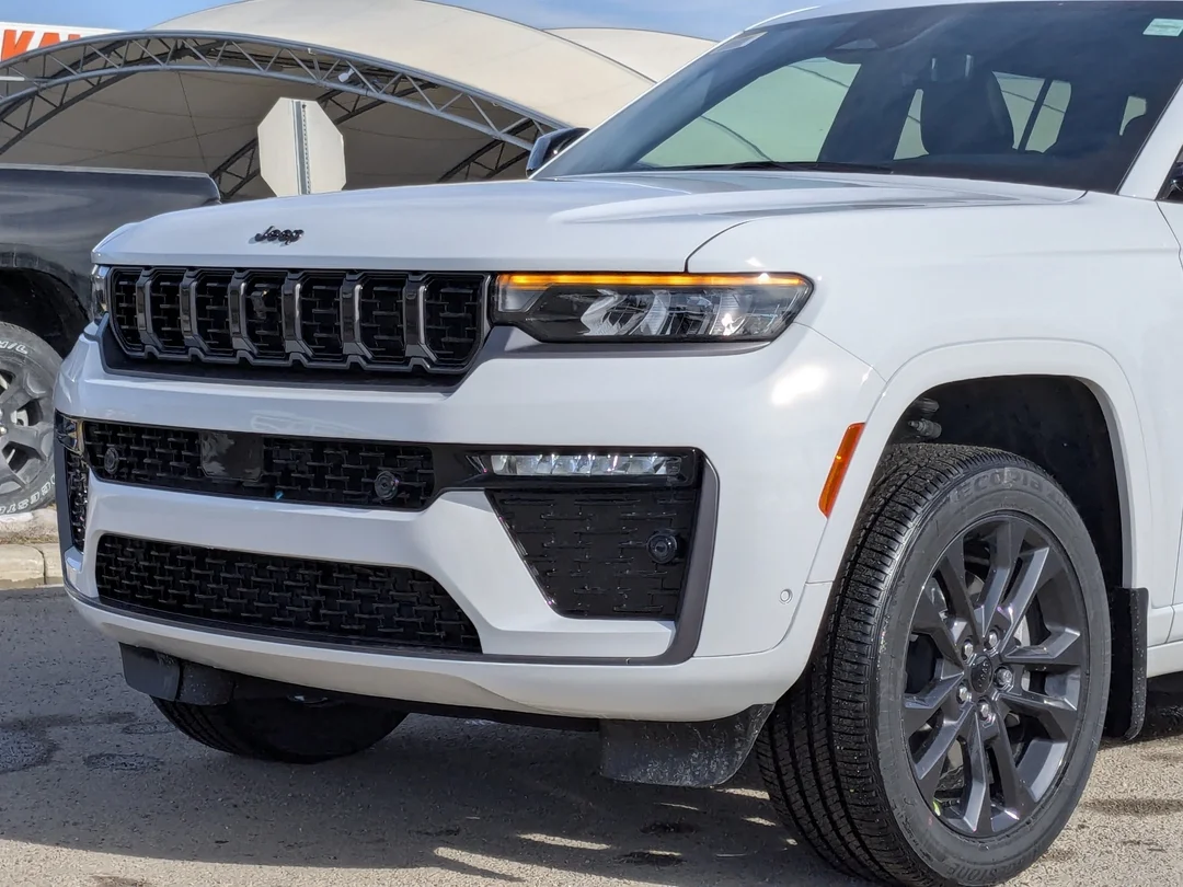 New 2026 White Jeep Limited Reserve - - 4x4 - Pano Sunroof - 6- Passenger Seating - Trailer Tow - Vent Seats & More! image 9