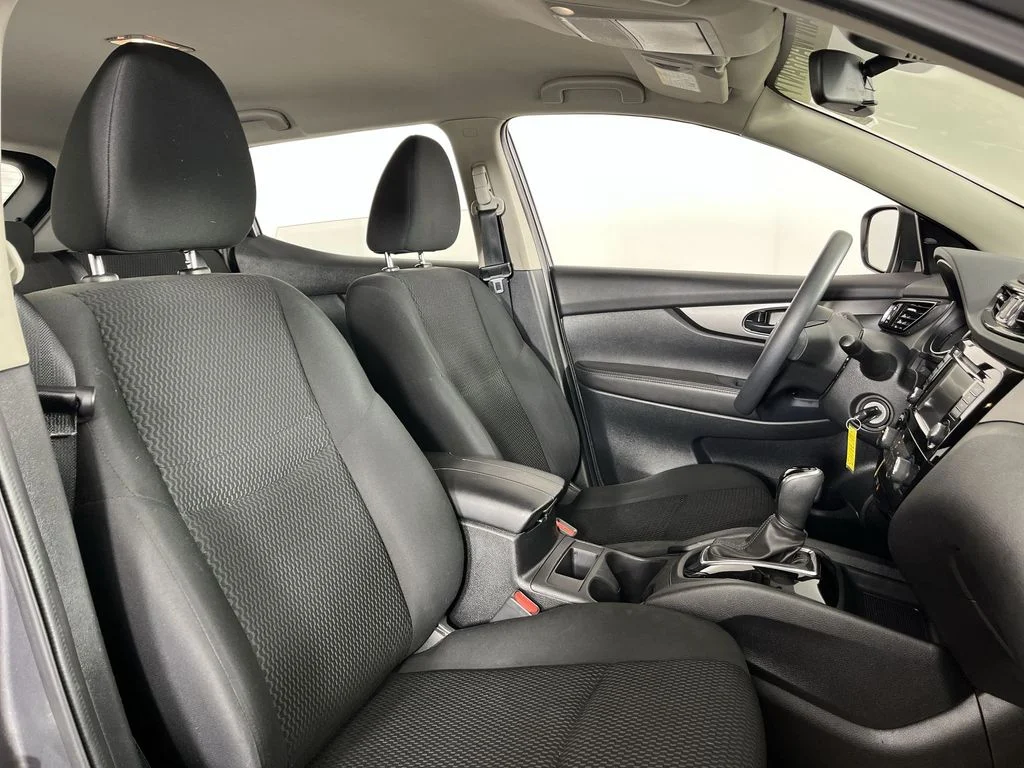 Used 2022 Gray Nissan S image 27