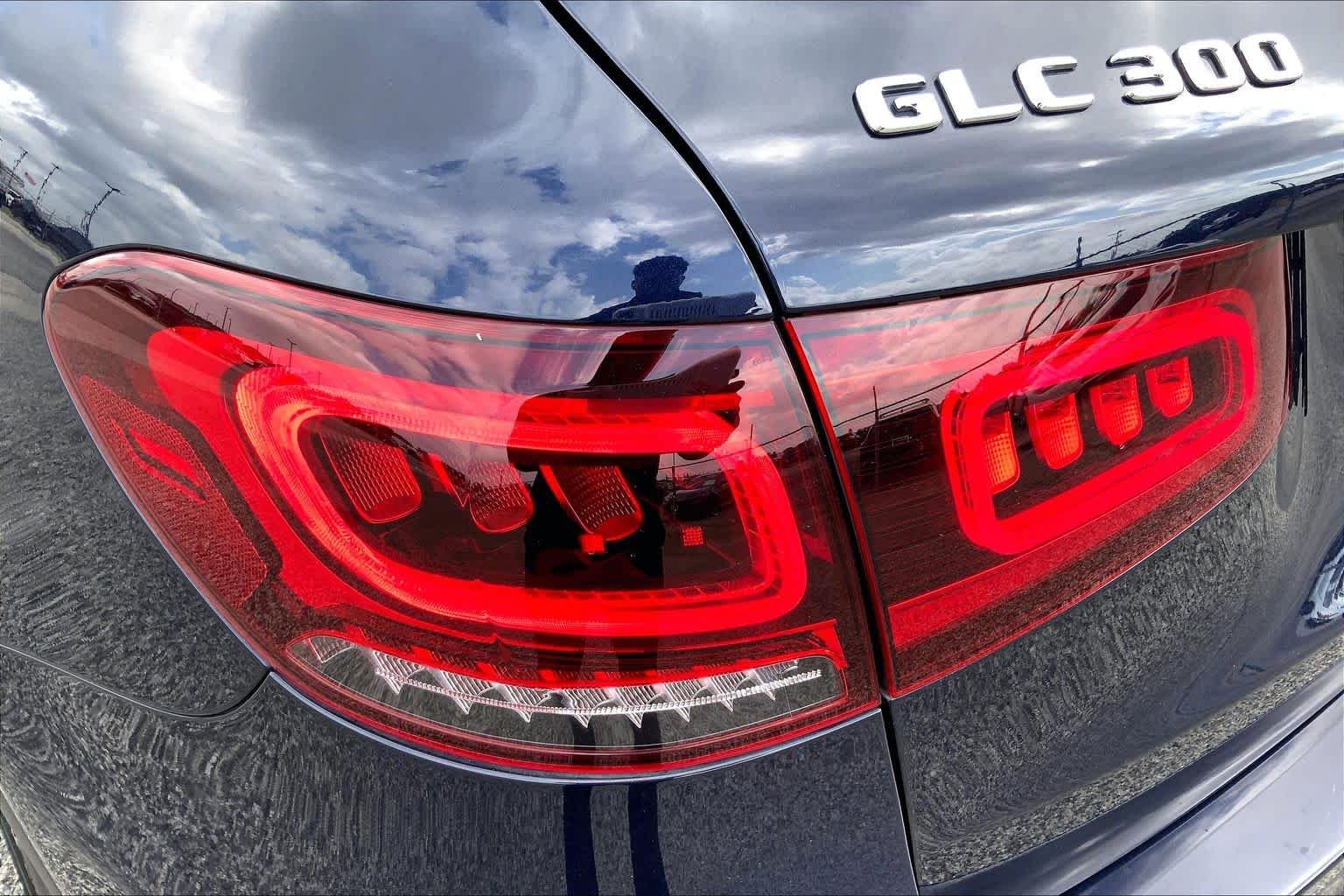 Used 2022 Lunar Blue Metallic Mercedes-Benz GLC 300 image 27