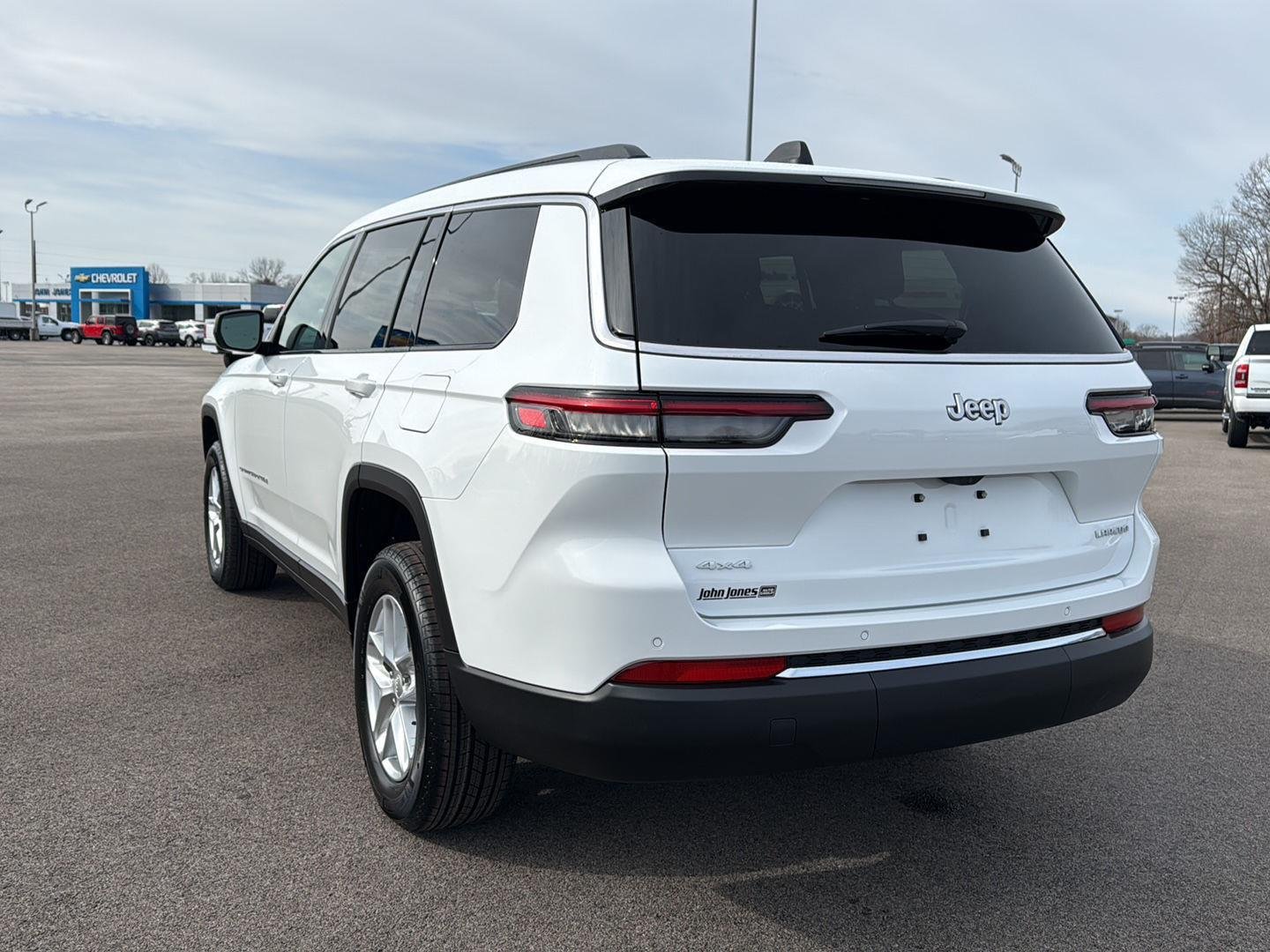 New 2026 Bright White Clear-Coat Exterior Paint Jeep Laredo X image 23