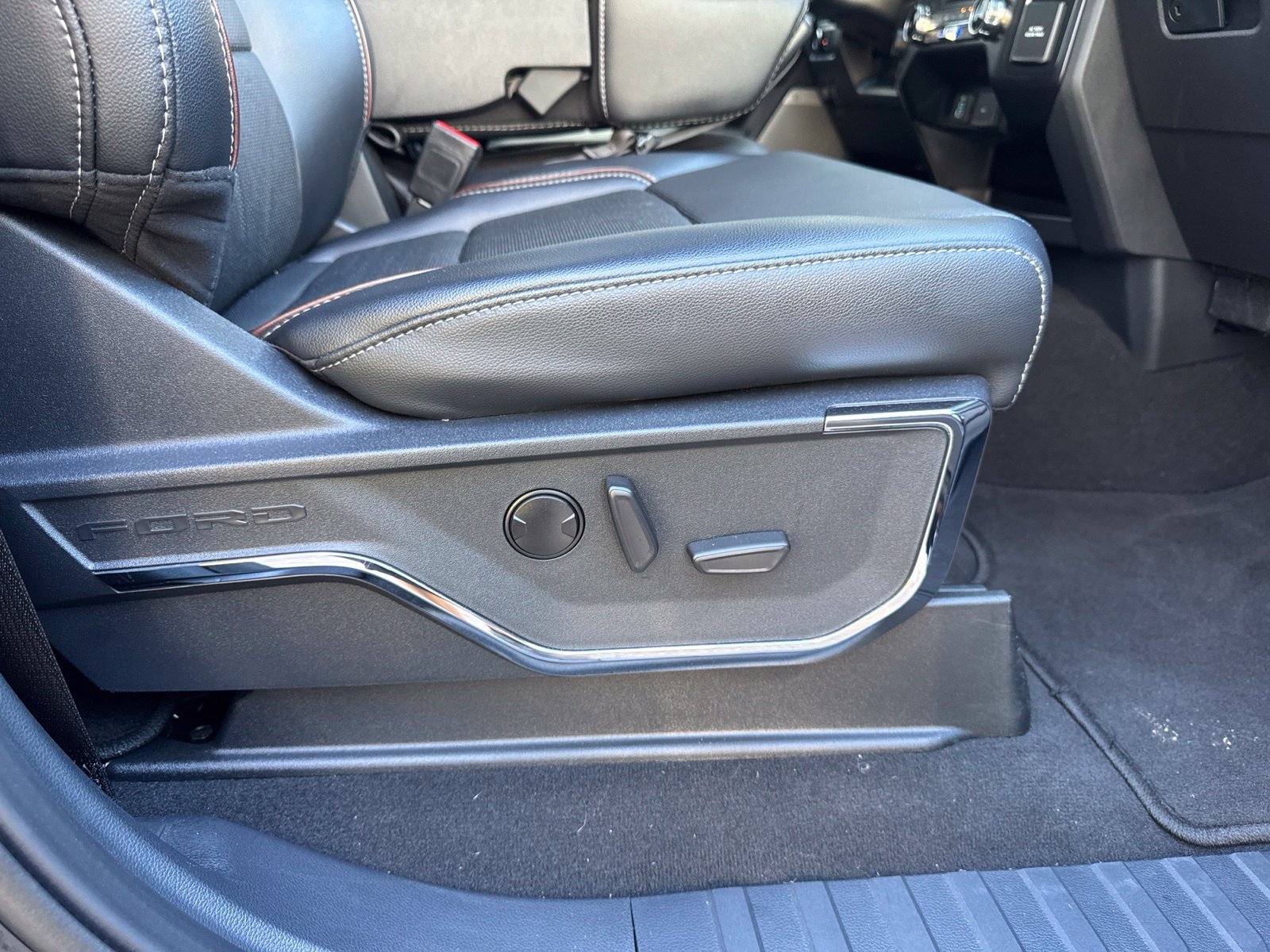 Used 2024 Black Ford Lariat image 39