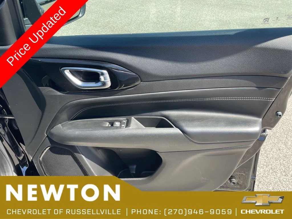 Used 2022 Diamond Black Jeep Latitude image 22