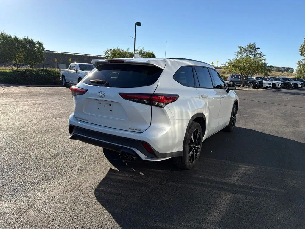 Used 2022  Toyota XSE image 5