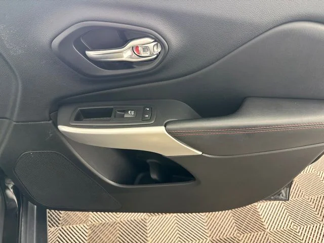 Used 2017 Black Jeep Trailhawk image 21