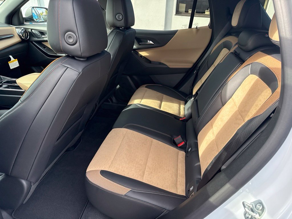 New 2027 Polar White Tricoat Chevrolet ACTIV image 35
