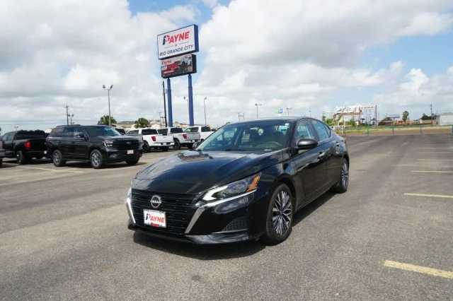 Used 2025 BLACK Nissan SV image 1