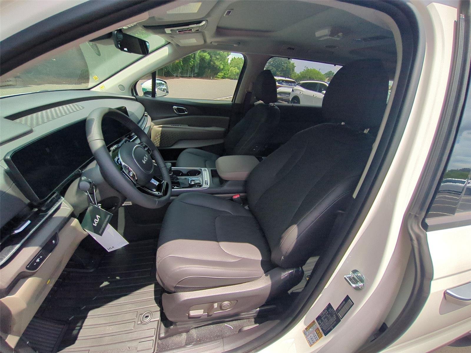 New 2026 Snow White Pearl Kia SX image 18