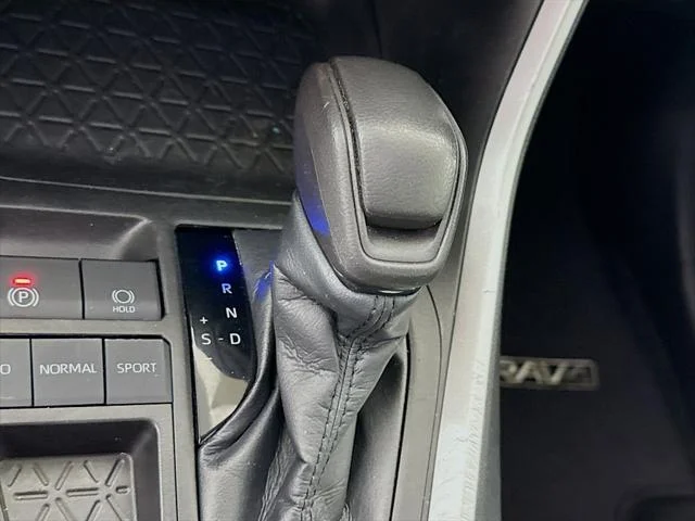 Certified Used 2022 SILVER SKY METALLIC Toyota  image 18