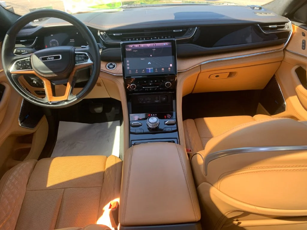 Used 2023  Jeep Summit Reserve image 16