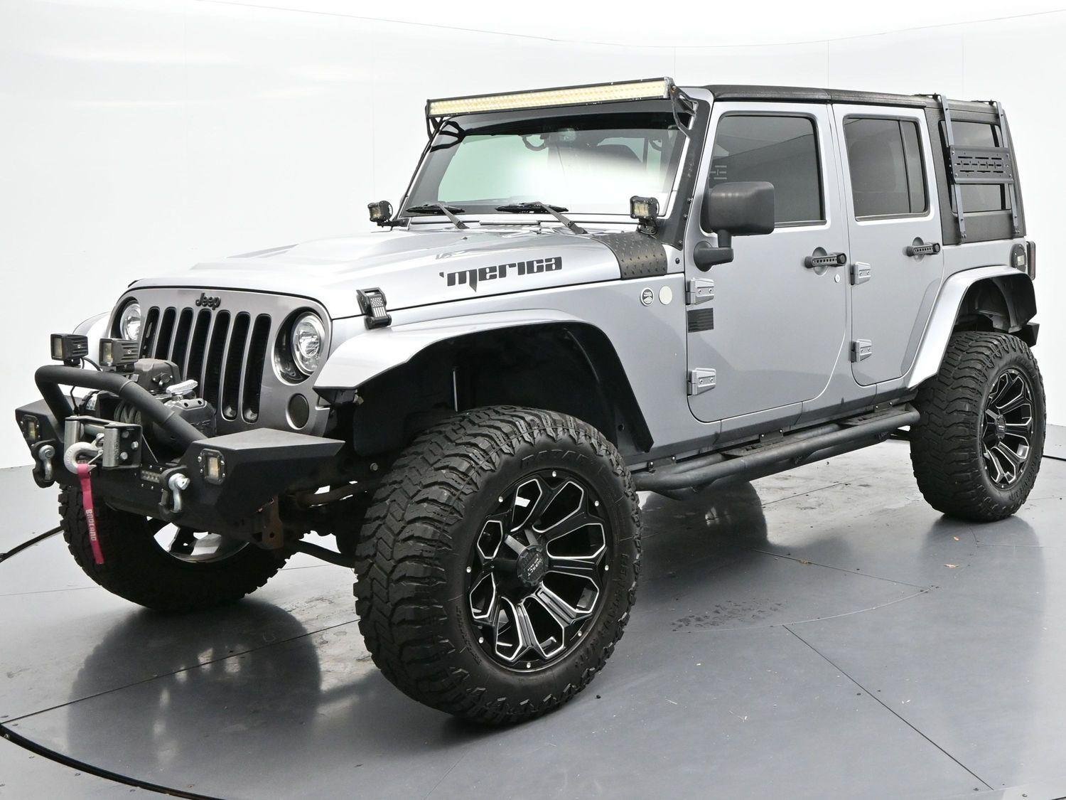 Used 2017 Billet Silver Metallic Clearcoat Jeep Smoky Mountain image 3