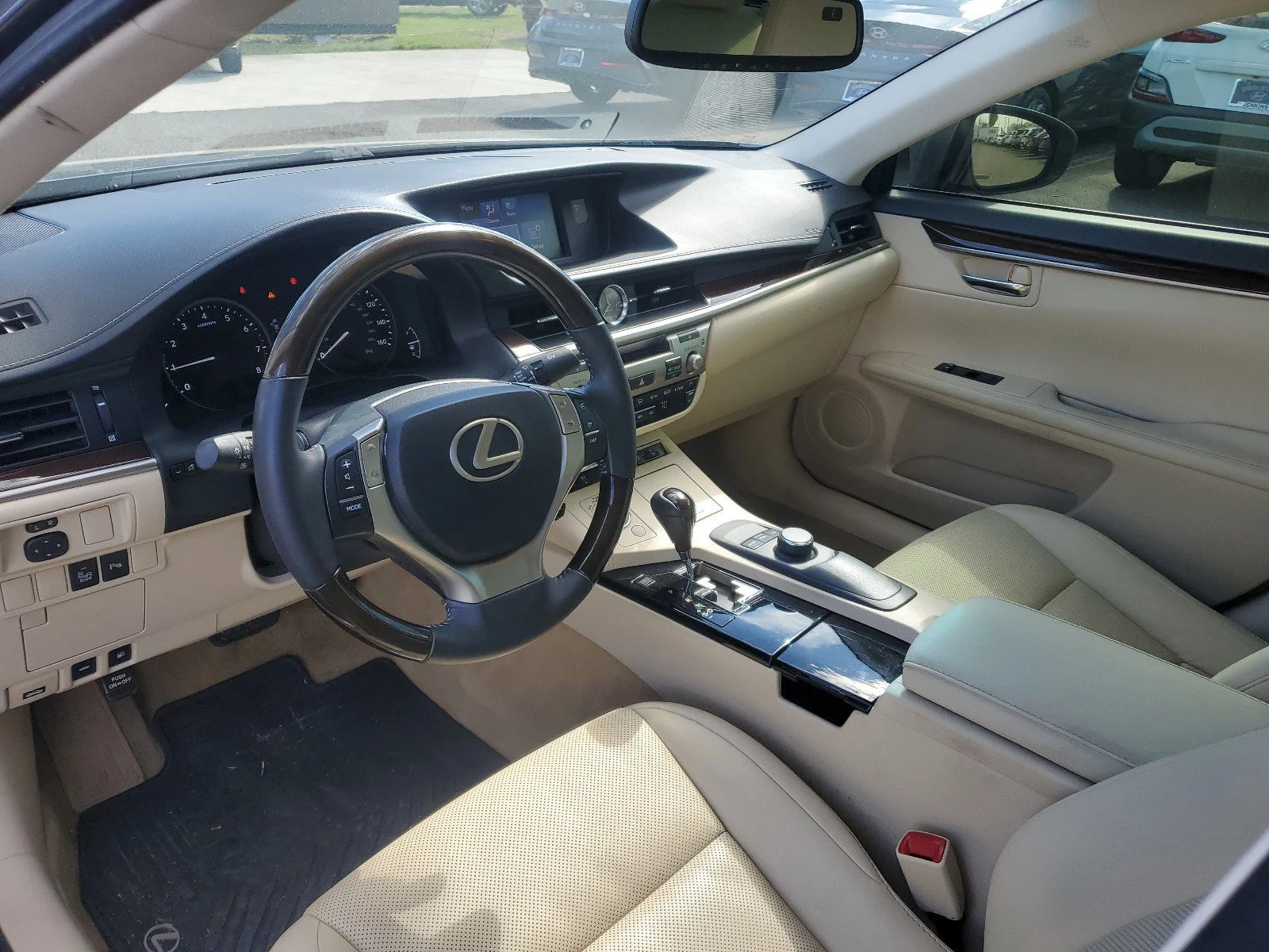Used 2014  Lexus  image 10
