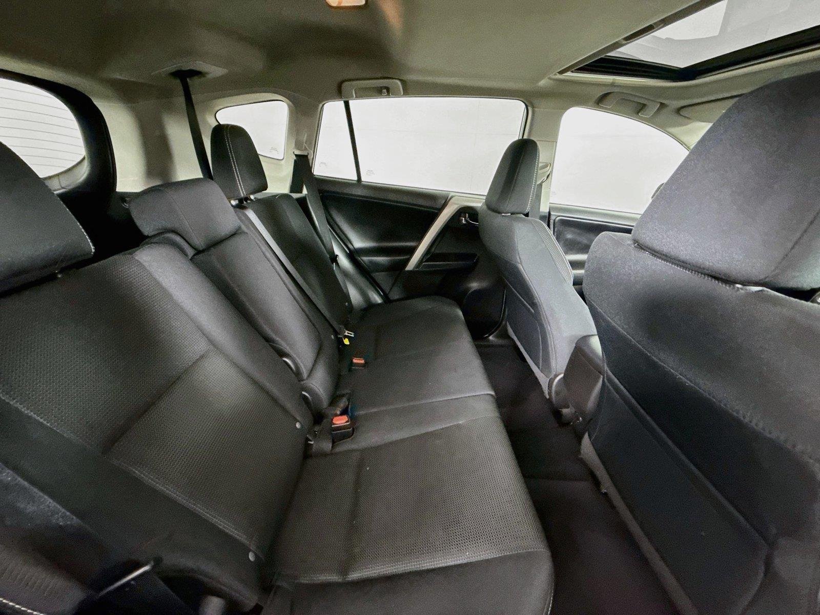 Used 2018 Super White Toyota XLE image 40