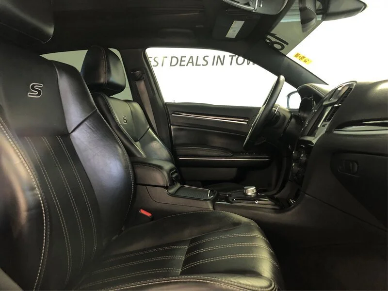 Used 2018 Maximum Steel Metallic Clearcoat Chrysler 300S image 9