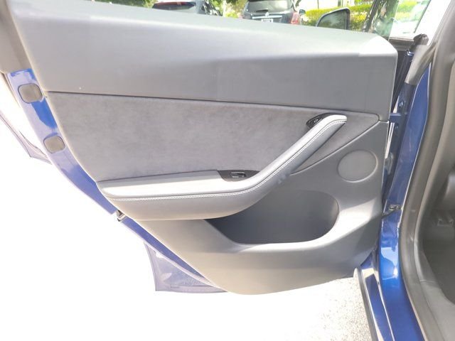 2021 Tesla Model Y Long Range - Photo 11