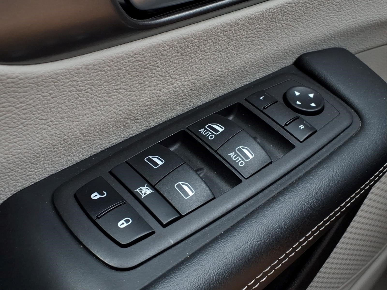 Used 2024 Silver Chrysler Touring L image 20