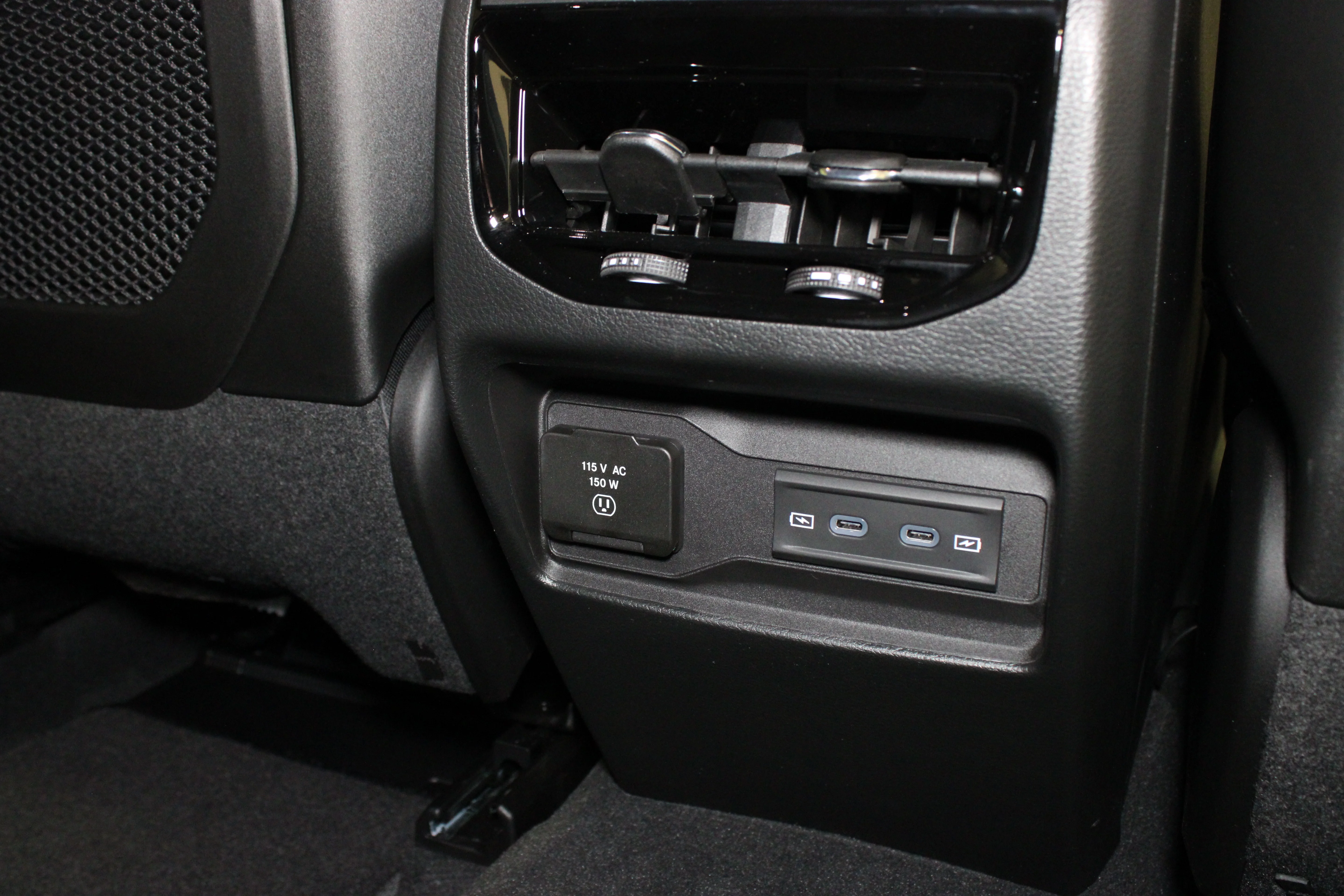 New 2026 Diamond Black Crystal Pearlcoat Jeep Laredo Altitude image 16