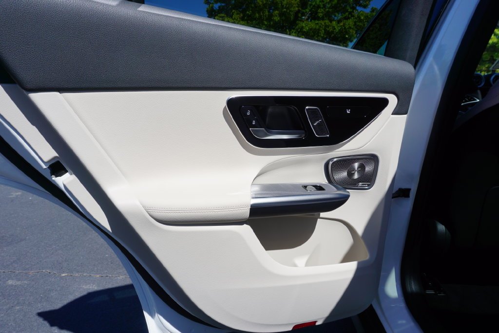 Used 2026 Polar White Mercedes-Benz GLC 300 image 43