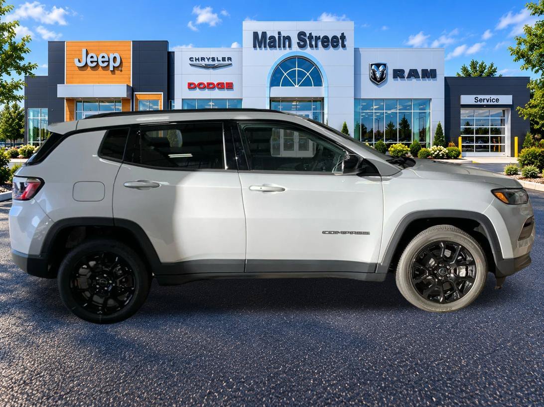 New 2026 Silver Zynith Metallic Clearcoat Jeep Latitude image 6
