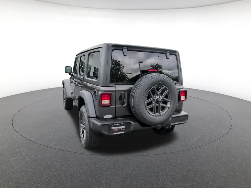 New 2026 Granite Crystal Metallic Clearcoat Jeep Sport S image 9