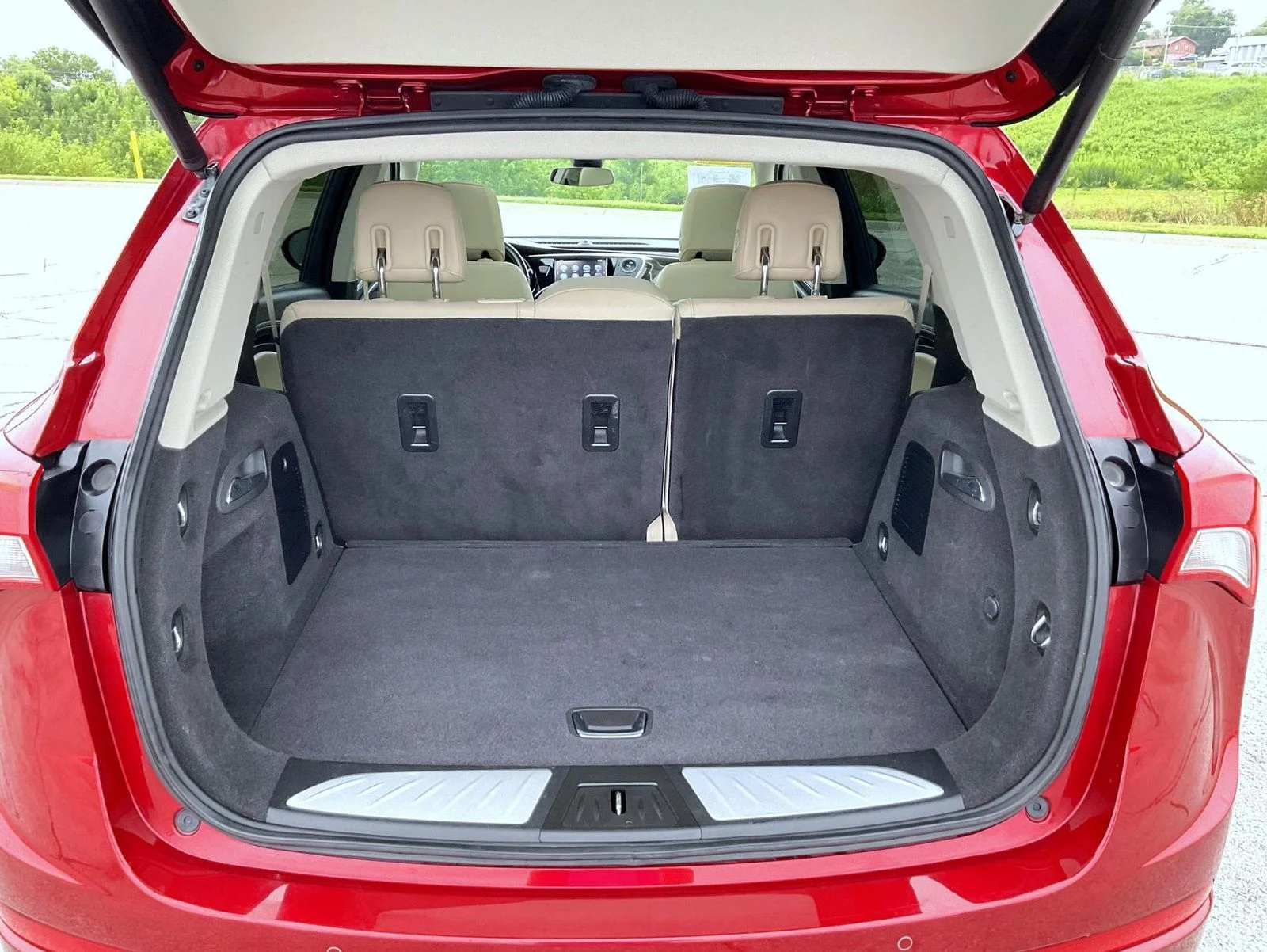 Used 2019 Red Buick Premium I image 21
