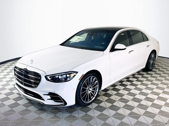 New 2026 MANUFAKTUR Moonlight White Metallic Mercedes-Benz S 580 image 3