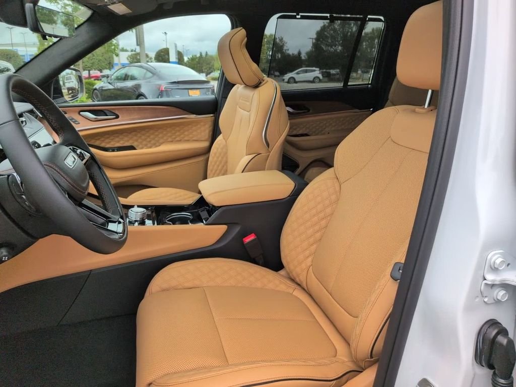 New 2027 Bright White Clearcoat Jeep Summit image 16