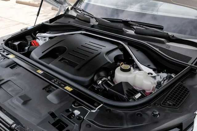 Used 2024  Land Rover Dynamic SE image 63