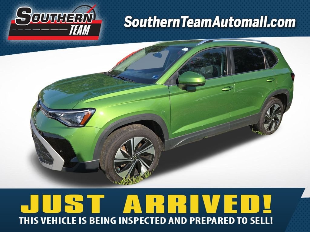Certified Used 2025 Green Volkswagen 1.5T SE image 1